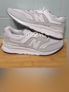 New Balance 997H Women's Sneakers in Light Gray and White Women Size 8.5 New